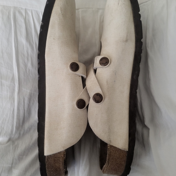 BIRKENSTOCK Birkis Dorian Cream Crisscross Clog Size: 9 - Picture 7 of 9